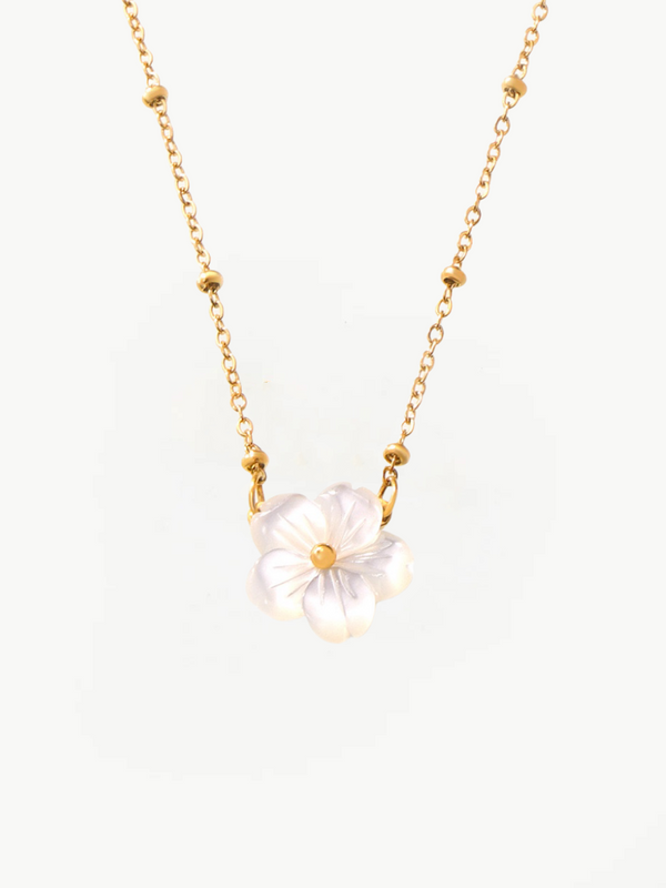 White Scallop Flower Necklace